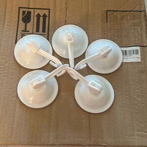 5 used suction hooks G